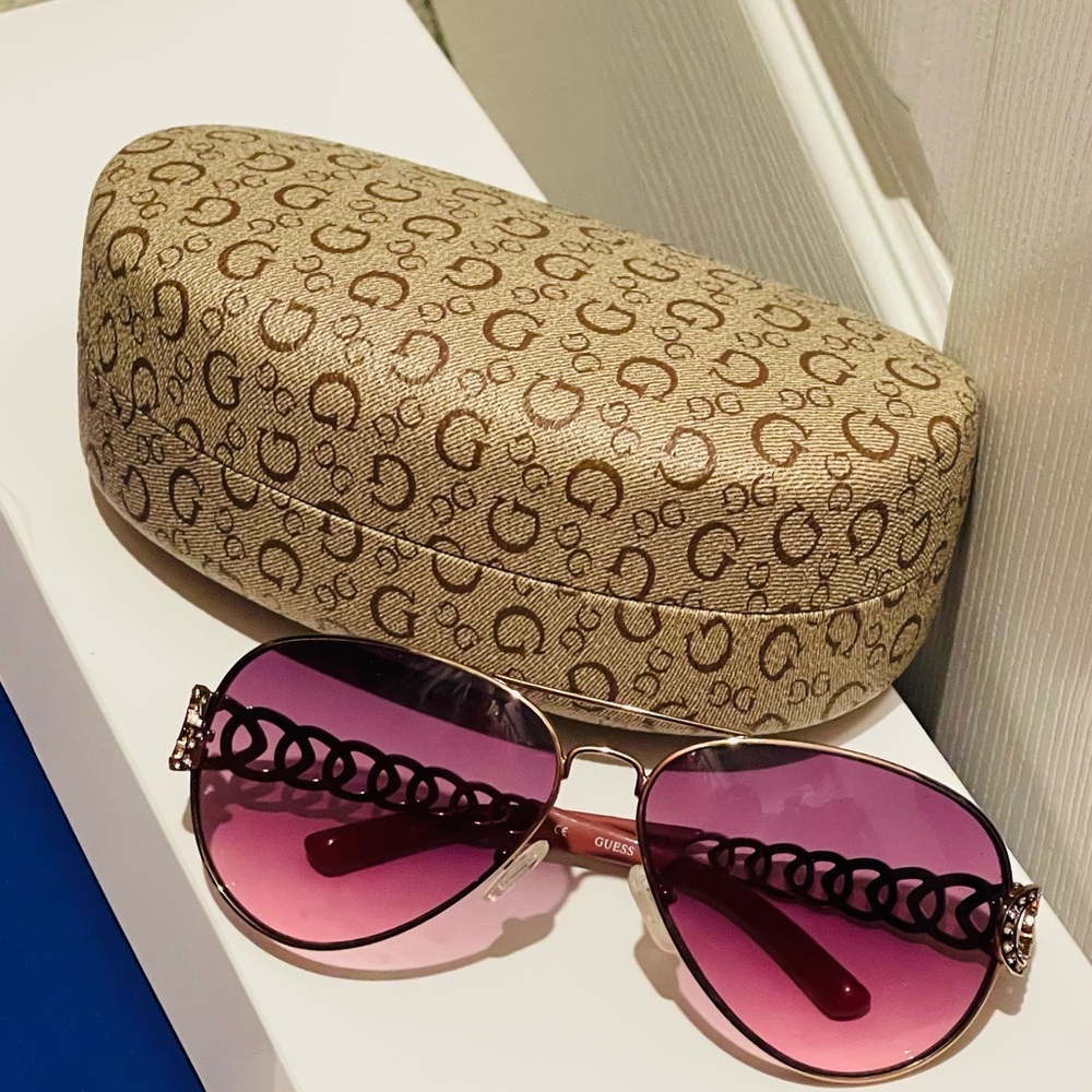 Brand new Guess sunglasses - Aviator style